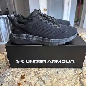 Under Armour Men's Black Athletic Shoes worn 2 or 3 times…like new condition.